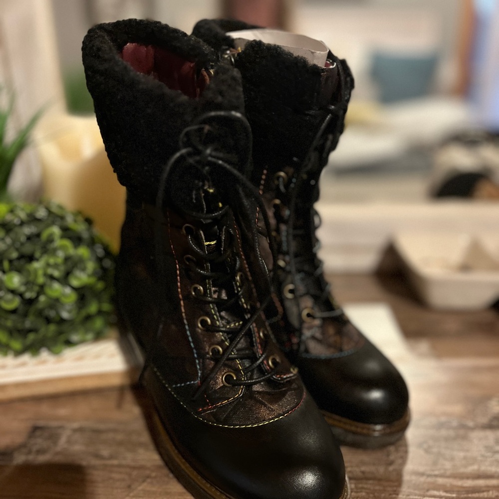 Stylish Black Lace-Up Women's Boots